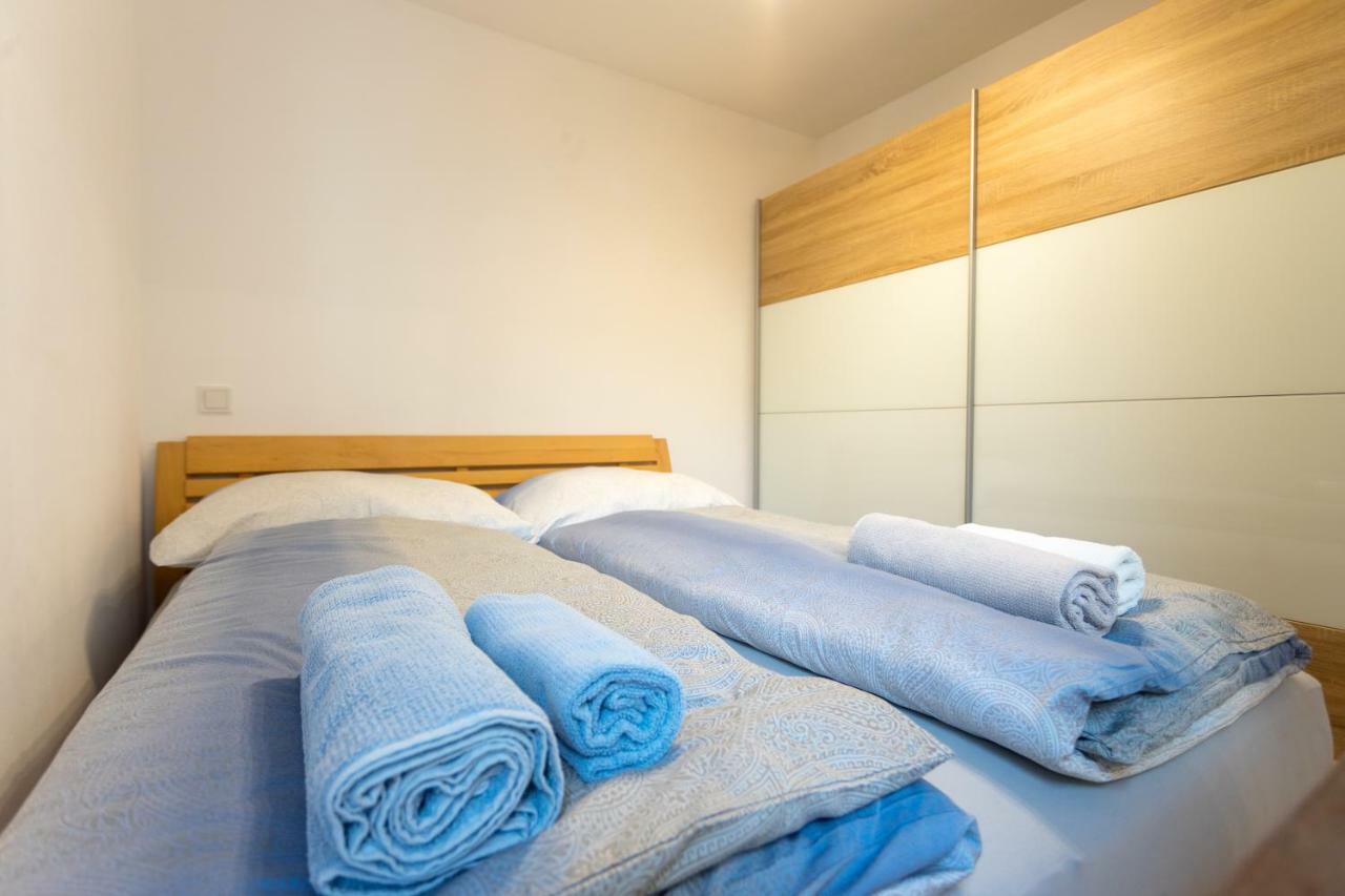 Spacious With Balcony Apartment *