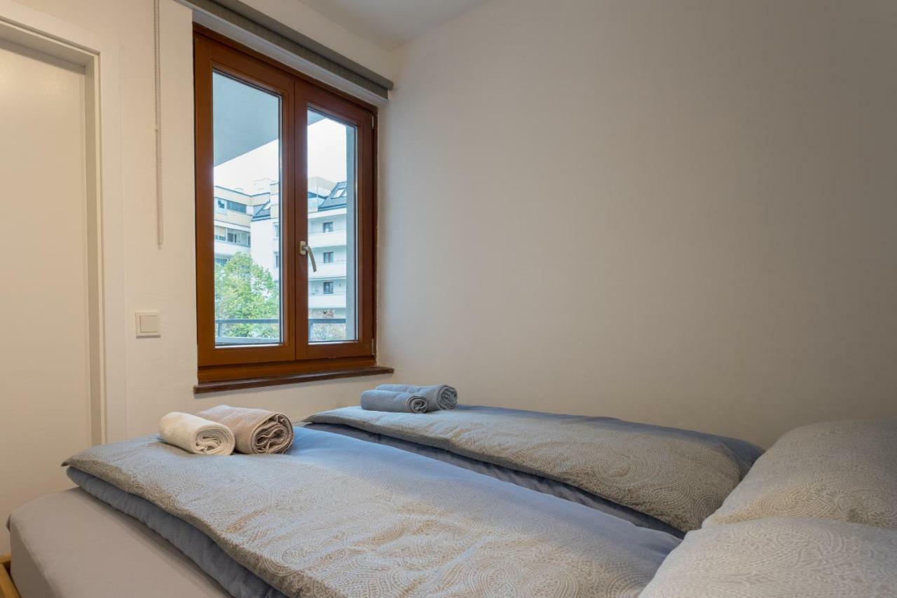 Spacious With Balcony Apartment *
