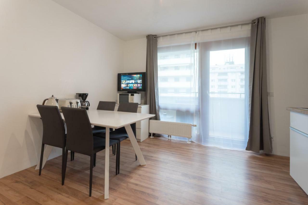 Spacious With Balcony Apartment