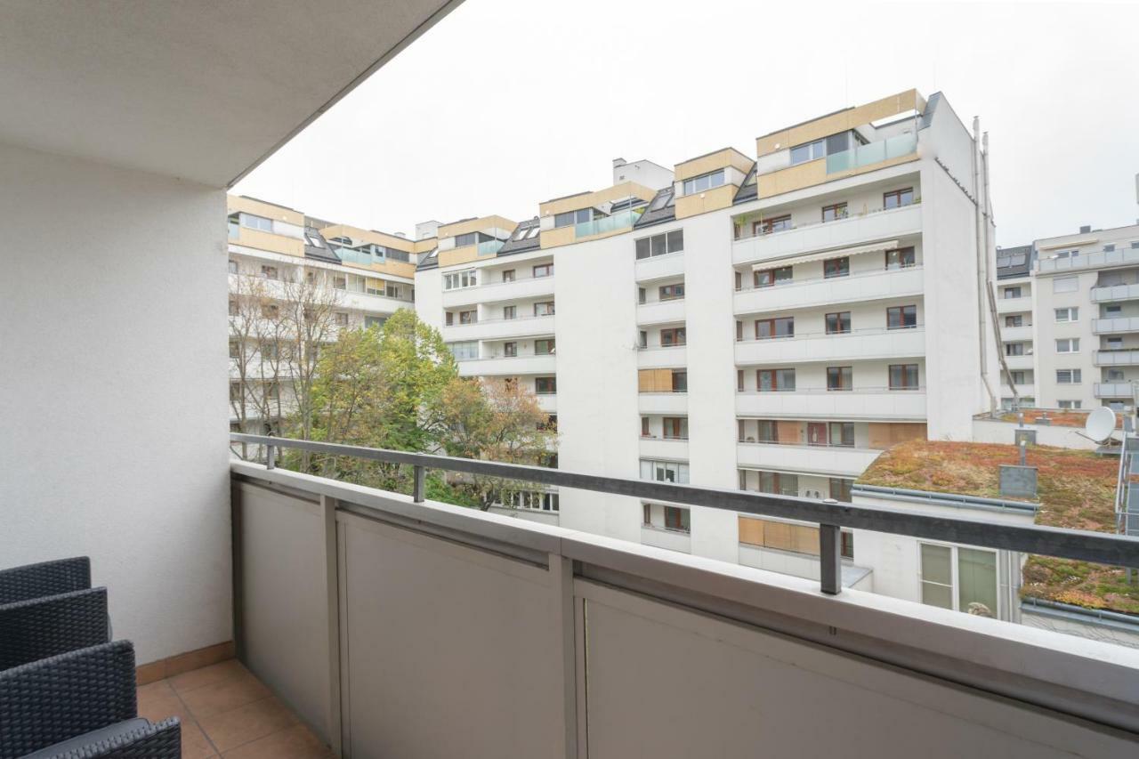 Spacious With Balcony Apartment Wien